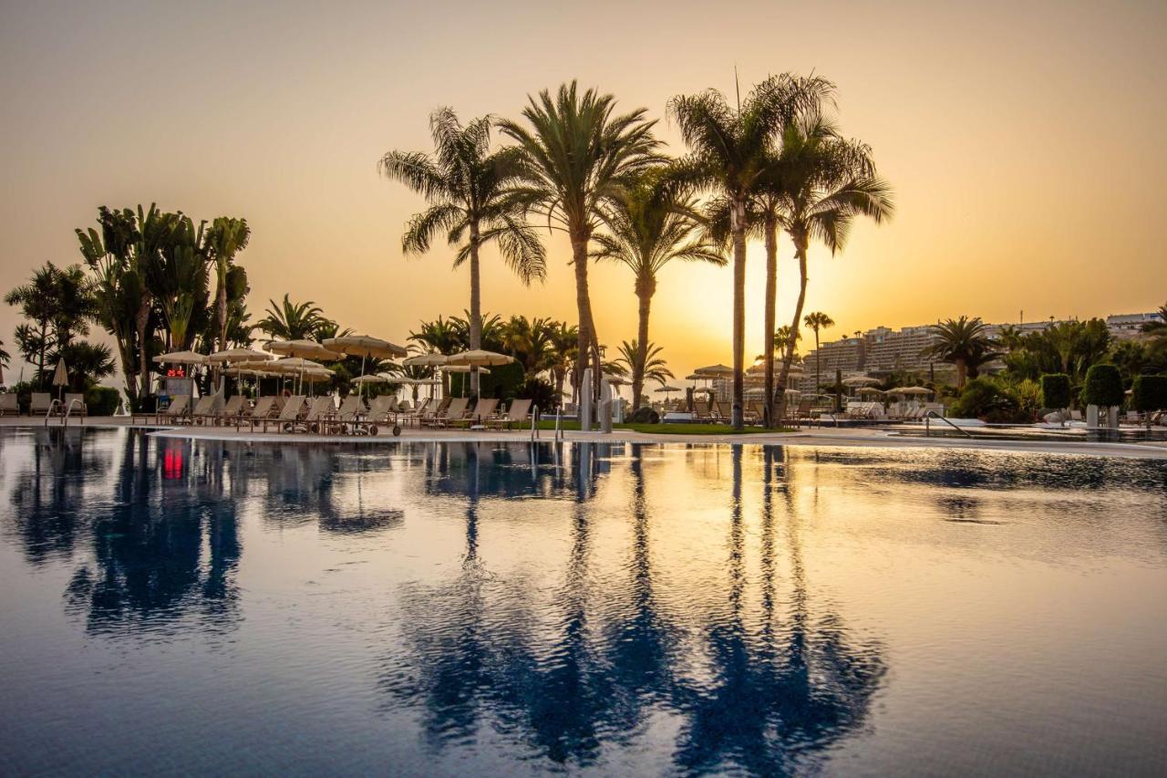 Radisson Blu Resort Gran Canaria La Playa de Arguineguin Exterior photo Sunset at the pool