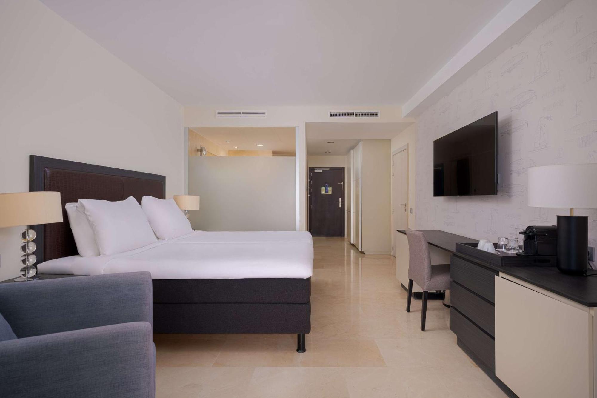 Radisson Blu Resort Gran Canaria La Playa de Arguineguin Exterior photo A room at the hotel