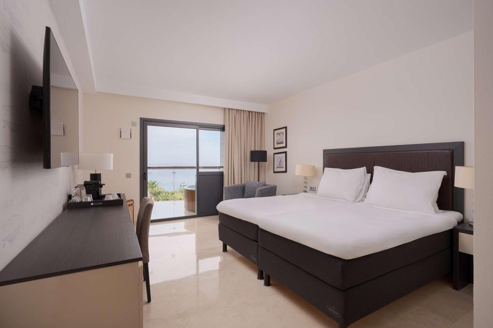 Radisson Blu Resort Gran Canaria La Playa de Arguineguin Exterior photo A room at the hotel