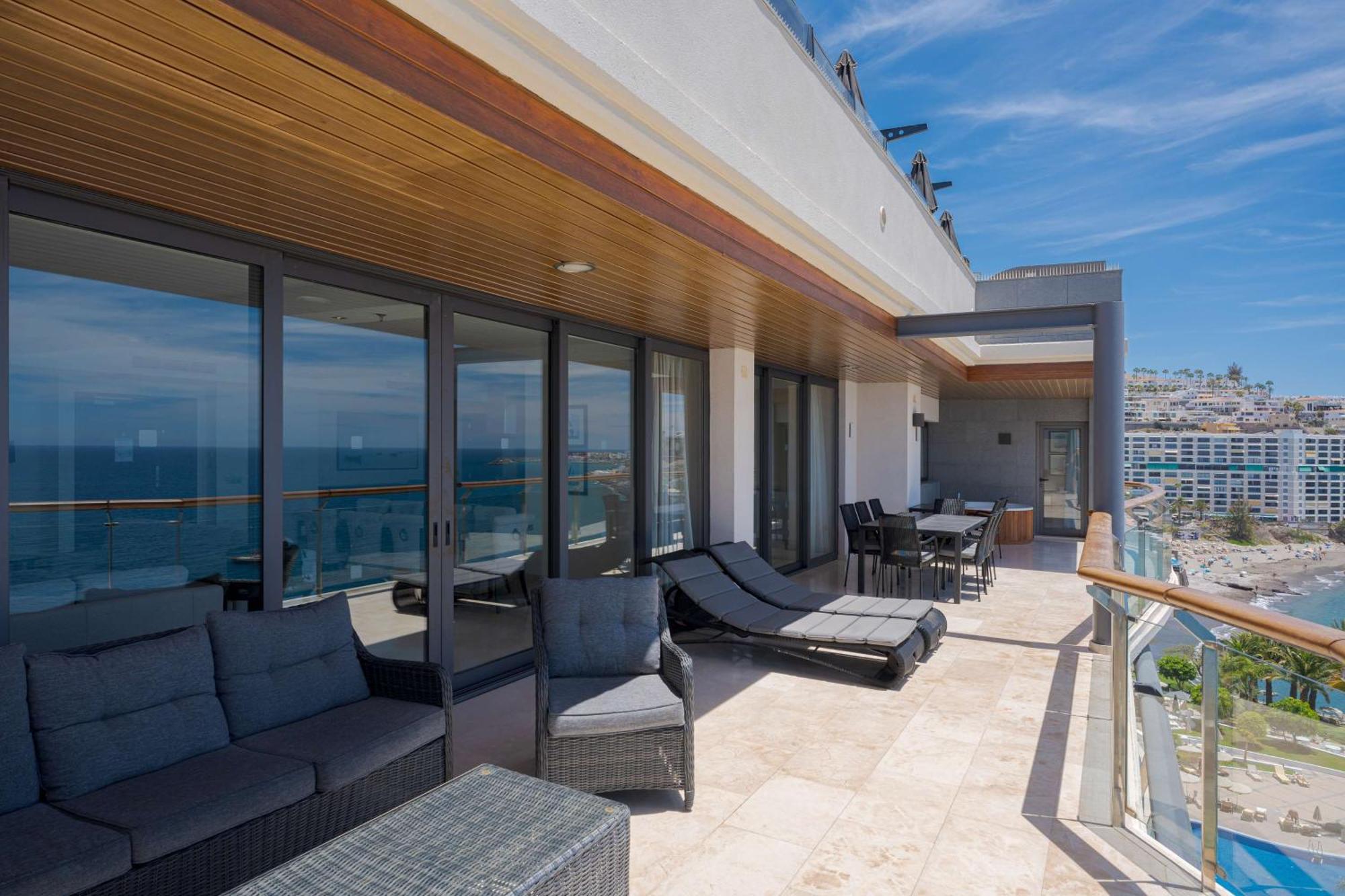 Radisson Blu Resort Gran Canaria La Playa de Arguineguin Exterior photo The balcony of a penthouse suite